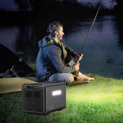 LCD는 야영하기 위한 2304Wh 가지고 다닐 수 있는 동력화차 1200W AC 인트풋 태양발전기 LiFePO4 배터리를 보여줍니다